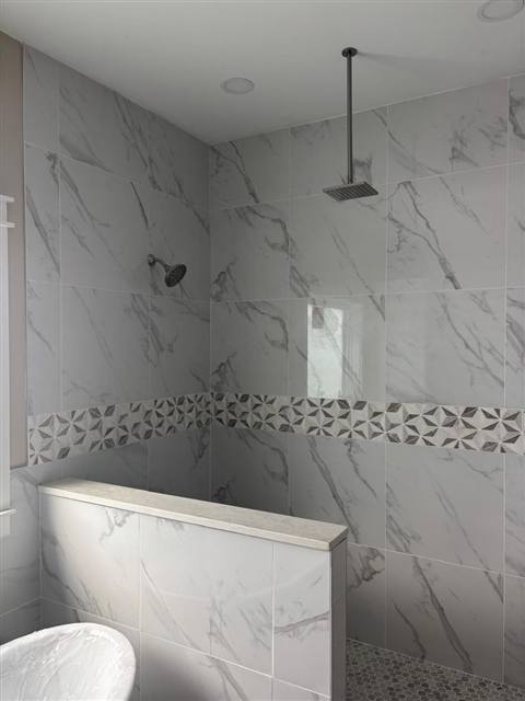 Rain shower with a star mosaic band