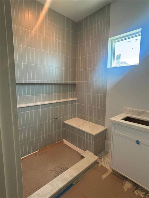 Stacked tile shower with long niche and bench